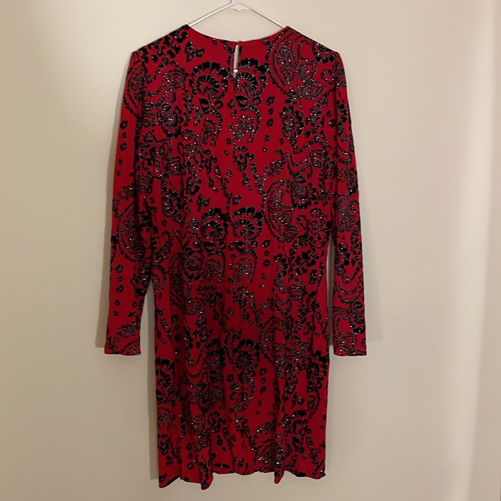 This dress has it all, gorgeous red color, sparkles, bodycon style and sleeves! - Picture 5 of 7